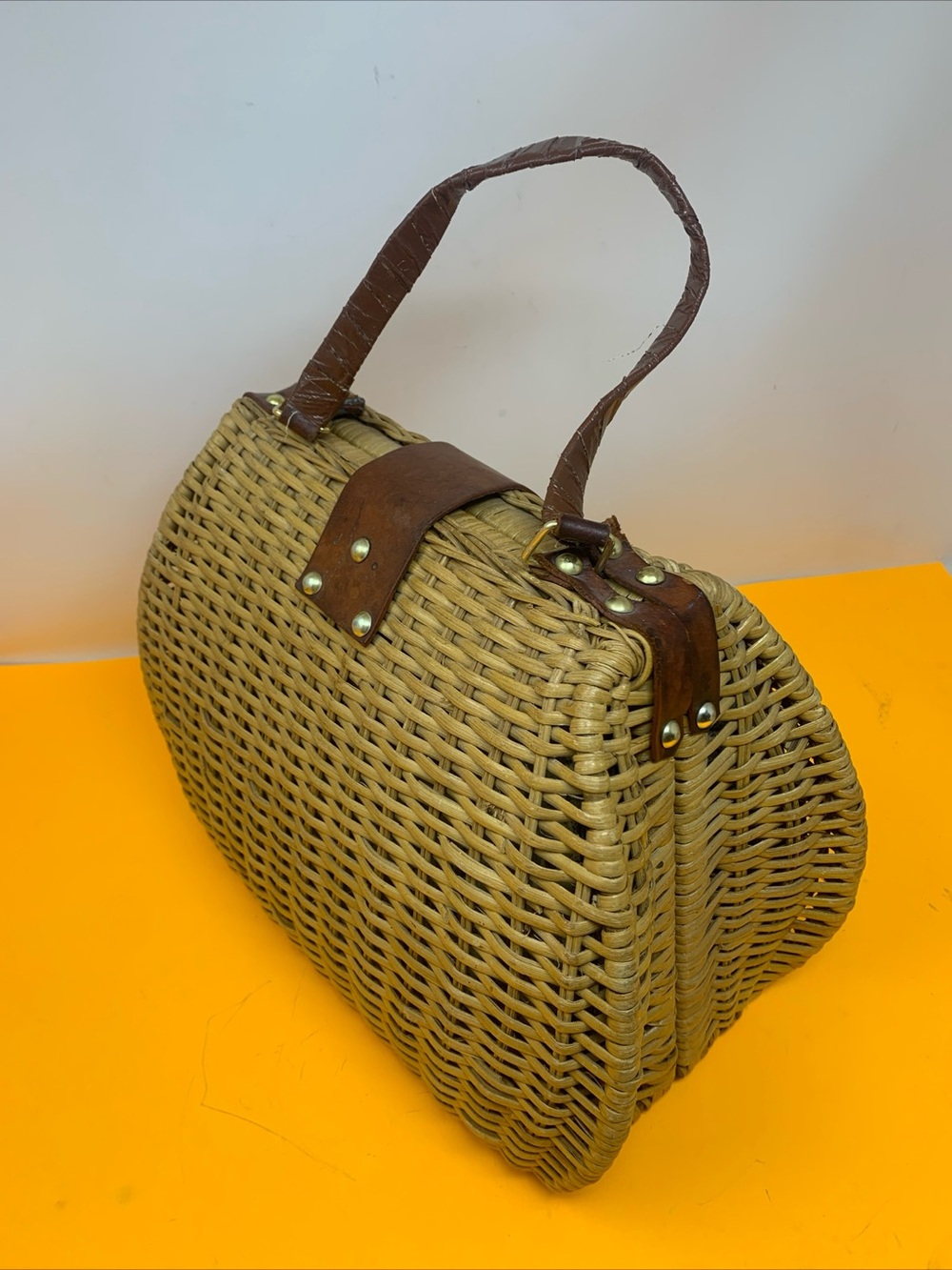 Vintage 1960s(?) Rockabilly woven purse bag with defects broke handle Still cute - Picture 5 of 16